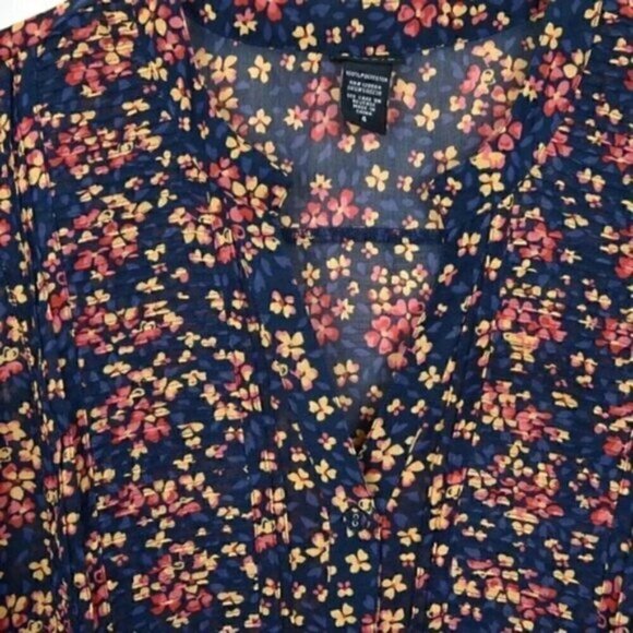 Torrid Navy Blue Floral Flowy V-Neck Button Front Tank Top Sz 4 - Picture 3 of 6